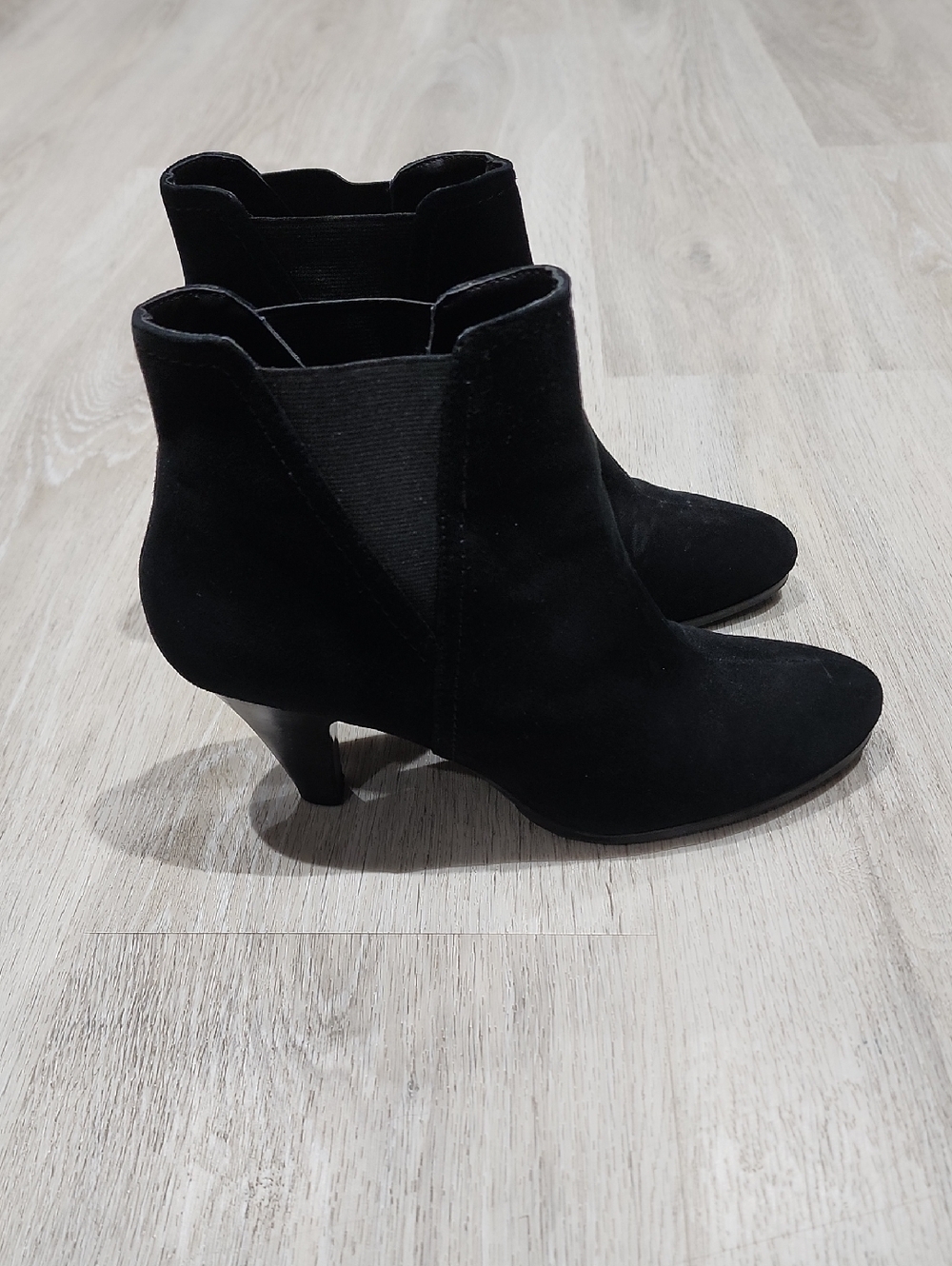 Via Neroli Black Suede Pointed Ankle Booties 7M